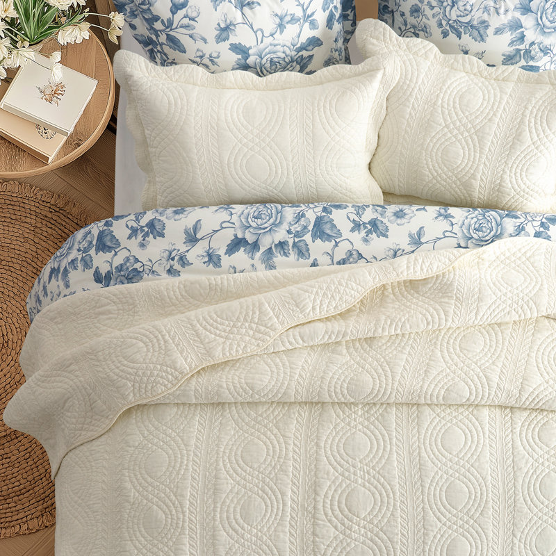Scallop Edge 100% Cotton Quilt Set, Ivory White, King Quilt + 2 King Shams