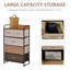 Commode à 4 places pour la chambre. Grand espace de rangement avec tiroirs en tissu. 2 petits et 3 grands tiroirs pour une organisation optimale. Pliable et légère. Structure en acier et plateau en bois. Système anti-basculement.