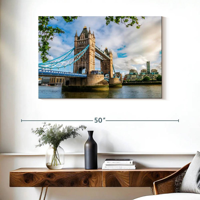 Nicci Tower Bridge à Londres, H 26 po x l 39 po