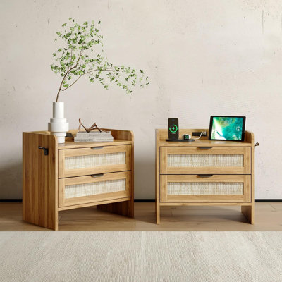 Ensemble de 2 tables de chevet en rotin avec station de charge moderne de type C et 2 grands tiroirs de rangement. Tables polyvalentes pour la chambre à coucher. Bureau. Salon. 