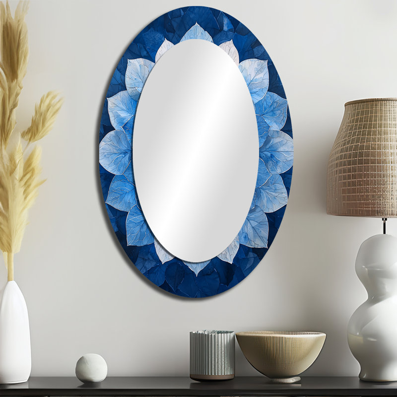 Bleu et blanc hydrangées kaléidoscope hydrangées - miroir décoratif floral ovale sur métal, 36 po x 24 po