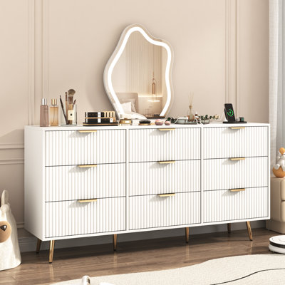 Commode 9 tiroirs 63,05 po avec station de charge