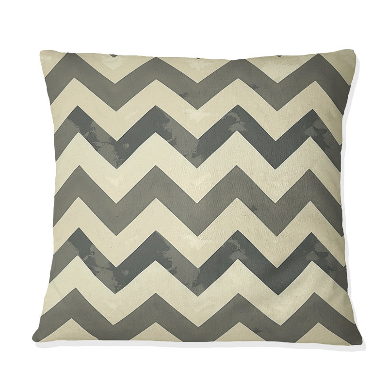 Coussin décoratif moderne gris et beige à motif de chevrons modernes, H 18 po x l 18 po