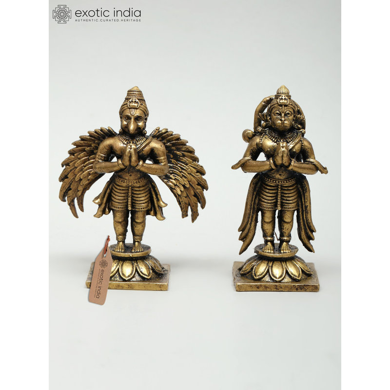 Petite paire de seigneurs Hanuman et Garuda se tenant debout dans un geste de Namaskar, idéal pour un Puja
