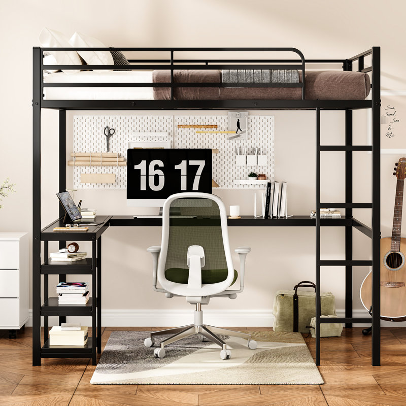 Lit mezzanine double avec bureau et tablettes ouvertes, structure en métal robuste, barrières de sécurité en hauteur pour les adolescents en forme de L