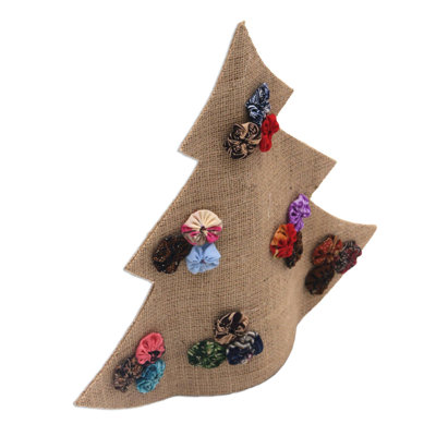 Décoration de Noël de Noël au batik en brun et jute