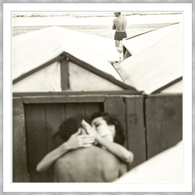 A Couples Embrace 'par Chadwick - Photographie encadrée sur papier