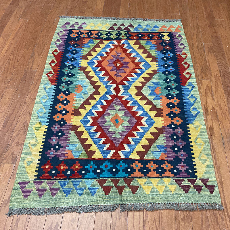 Tapis unique bleu / rouge / jaune 3 pi 7 po x 4 pi 10 po Jethero