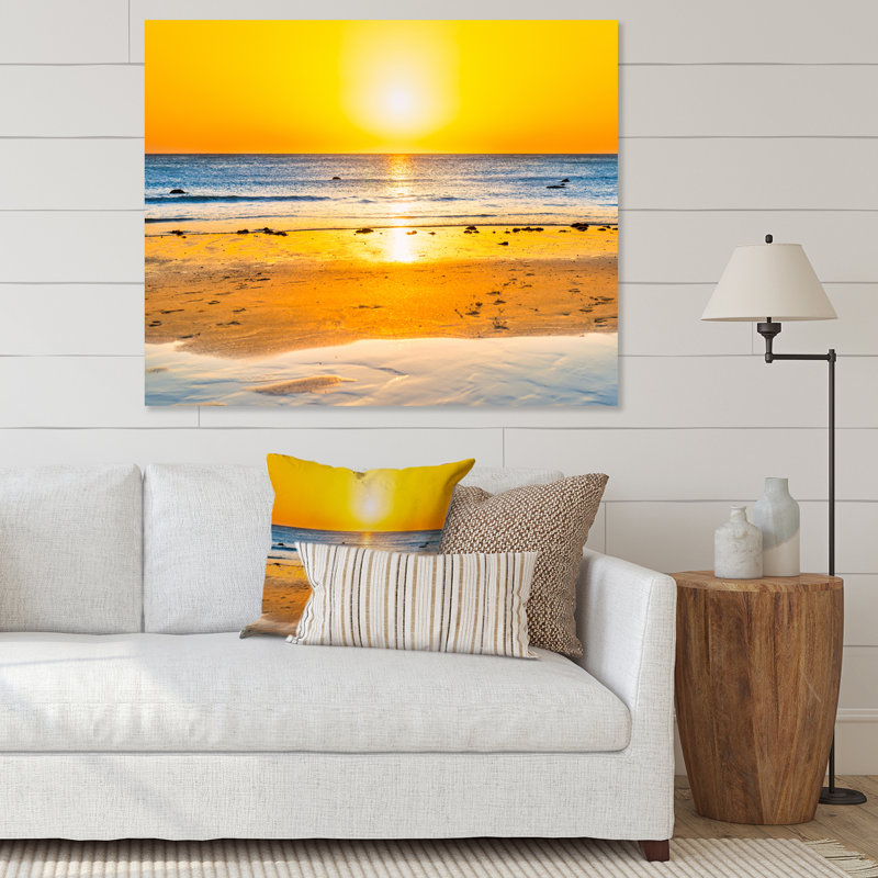 Coucher de soleil sur une magnifique plage de sable avec eau de mer bleue - reproduction sur toile, H 12 po x l 20 po