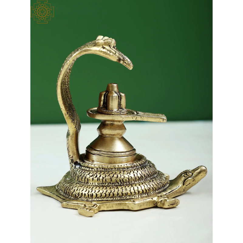 Shivalinga sur piédestal de tortue