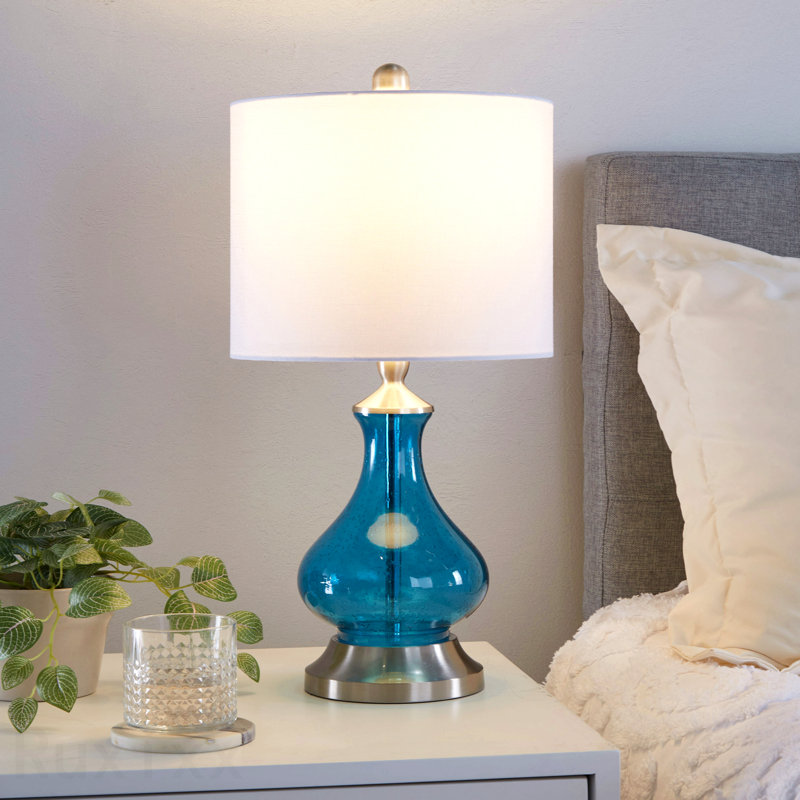 Lampe d'appoint 22 "en verre saphir bleu transparent, nickel brossé et abat-jour en lin blanc de Grandview Gallery par Lumisource