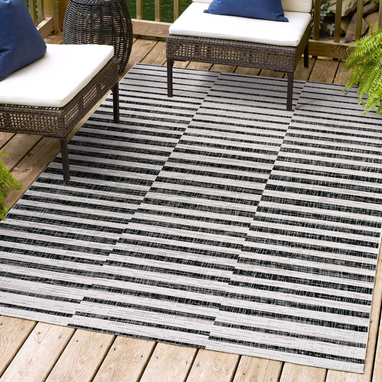 Aubriella Modern Offset Stripe Ivory/Black Indoor/Outdoor Rug