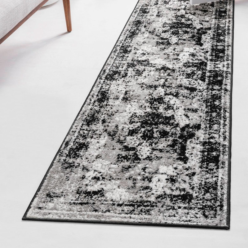 Brandt Oriental Area Rug, Runner 2' x 5'1", Black 