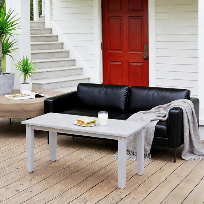 Table d'extérieur, table basse d'extérieur
