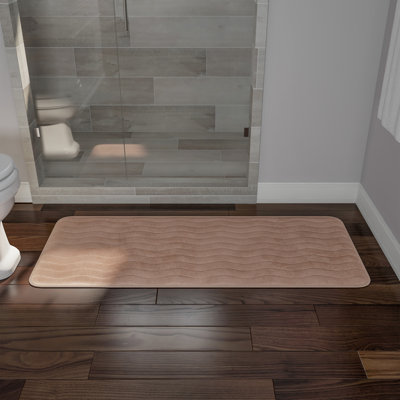 Tapis de bain en mousse à mémoire de forme - Tapis de salle de bain doux et absorbant 59 x 24 pouces avec imprimé texturé à vagues pour un décor de salle de bain élégant - Tapis de bain antidérapant lavable (taupe)