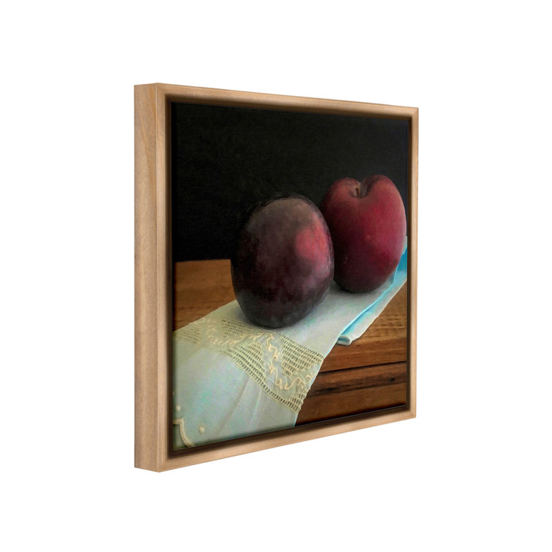 «Two Plums Still Life» sur, H 18 po x l 18 po, Cadre flottant orme Montalcino