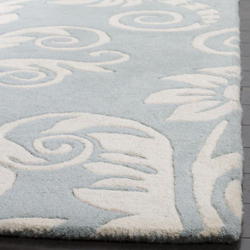 Tapis bleu / ivoire touffeté à la main à motif floral Llenifer, Rectangle 7 pi 6 po x 9 pi 6 po