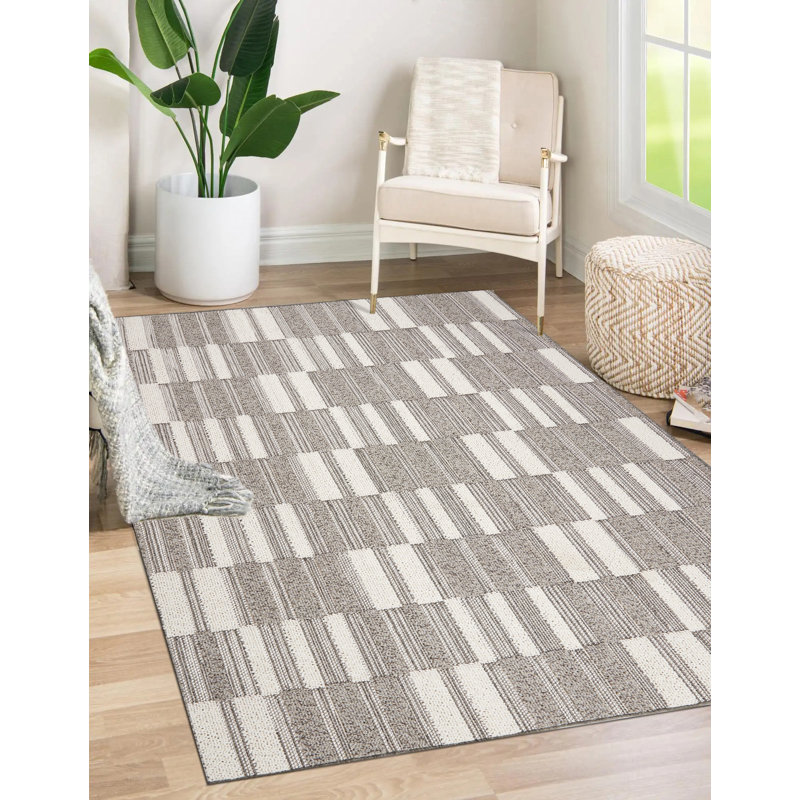 Wilmah Polypropylene Gray Indoor/Outdoor Rug, Rectangle 5'3" x 7'3"