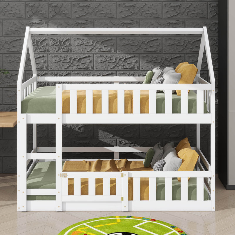 Lit superposé simple au-dessus d'un lit simple avec conception de maison, comprend une clôture et une porte, Blanc