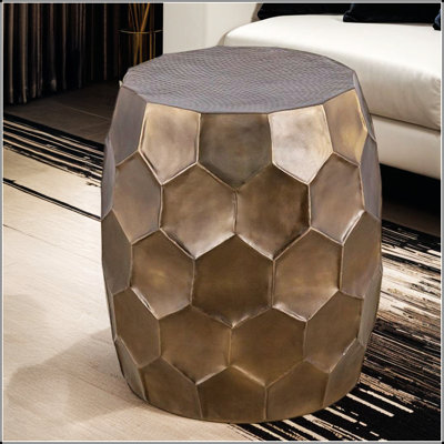 Table de bout moderne moderne en aluminium de 21 pouces avec base brillante à motif de losanges, parfaite pour les petits espaces et les décors élégants