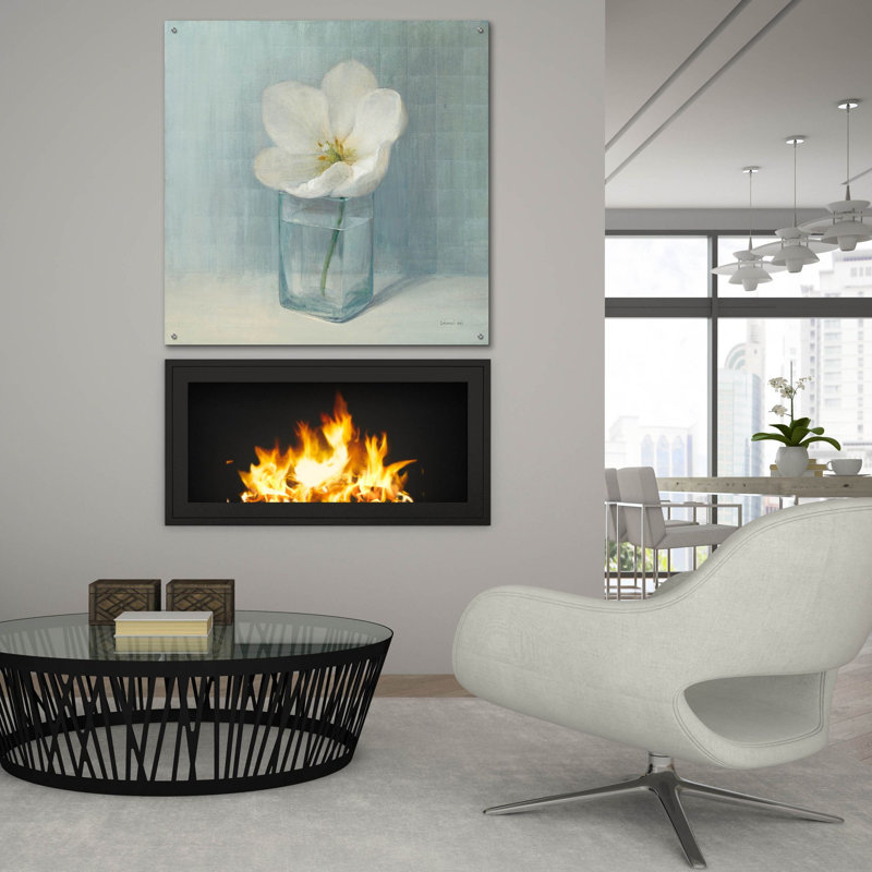 «Single White Tulip» par Danhui Nai, art mural en verre acrylique, H 36 po x l 36 po x P 0,2 po
