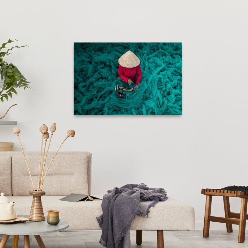 Femme, réparation de filets de pêche traditionnels, art mural abstrait vibrant, H 24 po x l 36 po
