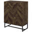 Armoire d'appoint autoportante à 4 tablettes en chêne rustique, finition bronze industriel sur le carré, chevrons pour les espaces de repas à profondeur visuelle en chêne avec accents, quatre salons de rangement efficaces à l'intérieur