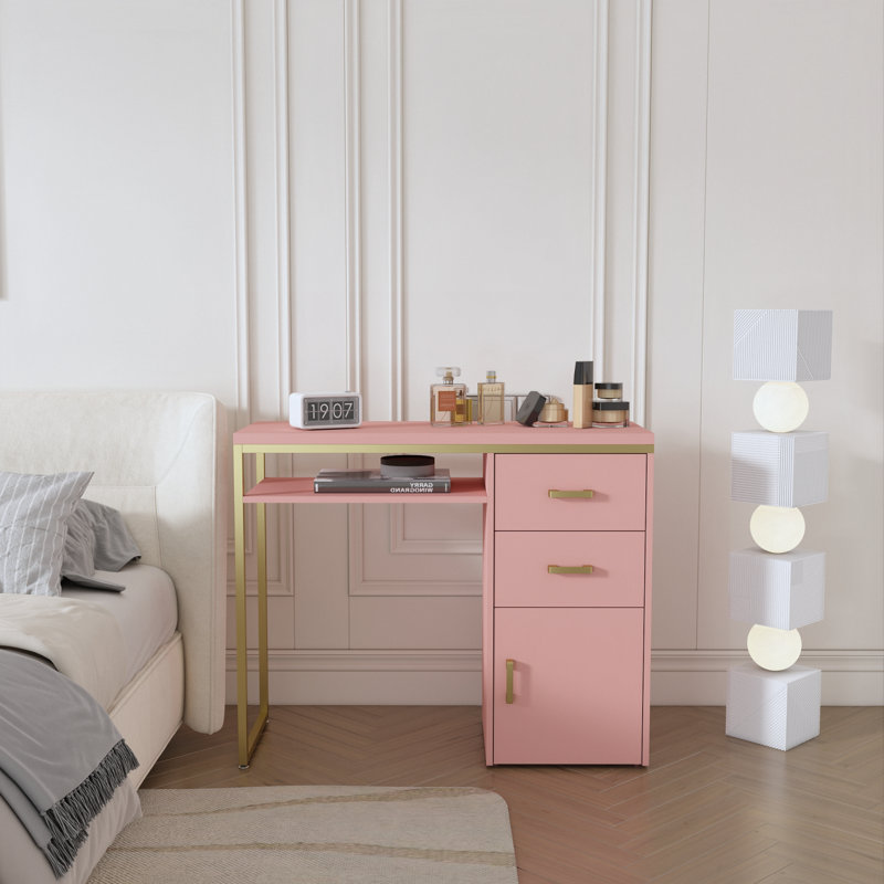Bureau d'ordinateur rose