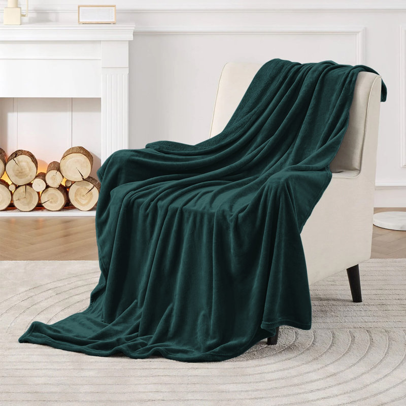 Ultra-Soft Mink Fleece Blanket - Plush, Lightweight & Warm - Cozy All-Season Throw For Bed & Sofa, Green Emerald