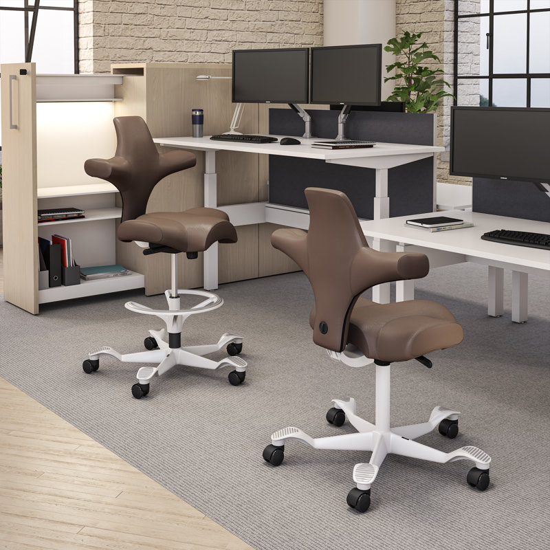  Fauteuil assis-debout avec repose-pieds HœG Capisco, Blanc, Acajou brun
