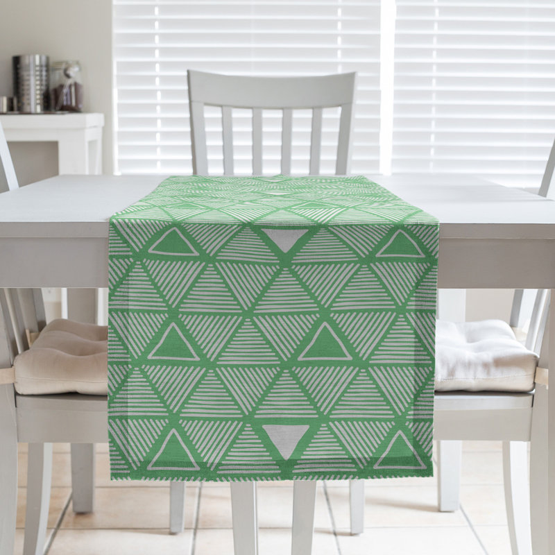 Chemin de table à triangles dessinés à la main Classic, 16 po x 72 po, Vert olive
