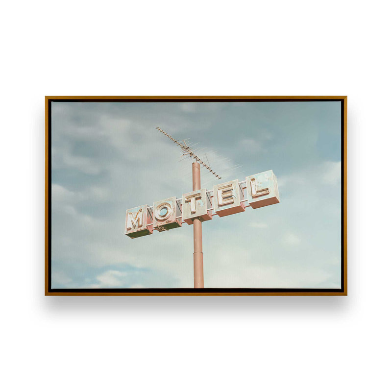 «Skyline», signe de mauve contre un ciel pastel sur toile, H 32,75 po x l 48,75 po, Cadre flottant or poli