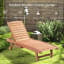 Chaise de bronzage Sun avec table intégrée et roulettes, chaise longue au bord de la piscine en bois rouge