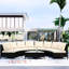 Ensemble de jardin modulaire 5 pièces brun résistant aux intempéries avec table en verre trempé, coussins beiges, oreillers confortables, structure solide et conception résistante à l'eau.