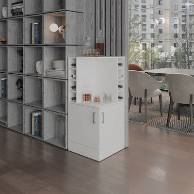 Armoire de bar de coin de 42 po de hauteur avec huit casiers à bouteilles de vin et armoire à deux portes Jakes