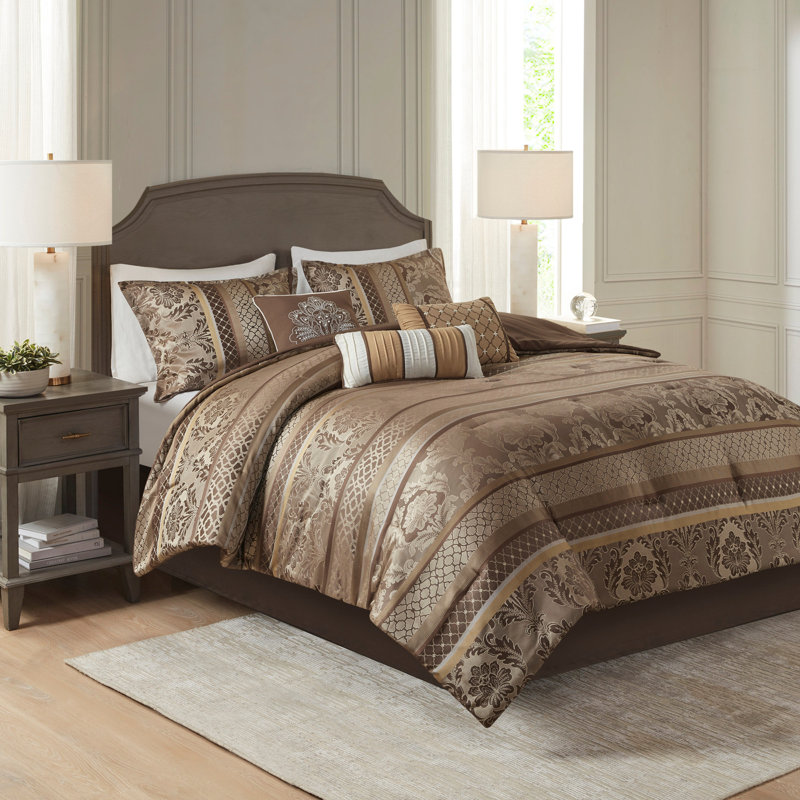 7 Piece Jacquard Comforter Set/Gold