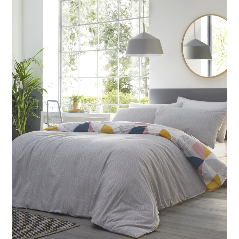 Chilhowie Geometric Reversible Duvet Cover Set, Super King Duvet Cover + 2 Standard Pillowcases