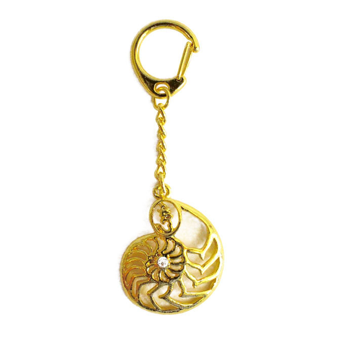 Chaîne de porte d’escargot dorée avec coquille d’ammonium