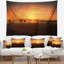 Paysage avec lever de soleil sur une tapisserie-28486406