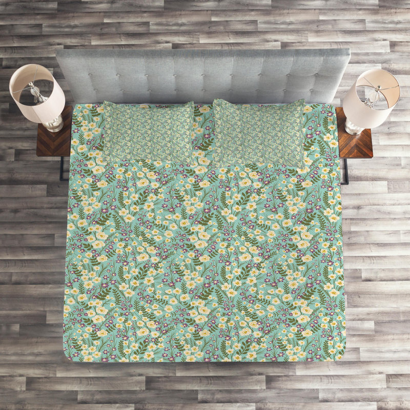 Farmhouse / Country Floral Coverlet