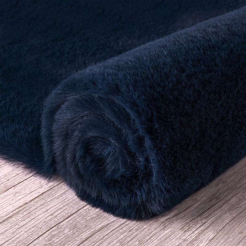 Hasley Faux Fur Washable Indoor Rug, Novelty 2' x 6'