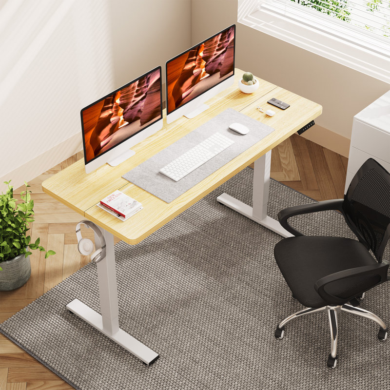 Bureau debout électrique à hauteur réglable 48 po avec plateau épissure, érable, L 48 po x P 24 po, Érable, Blanc