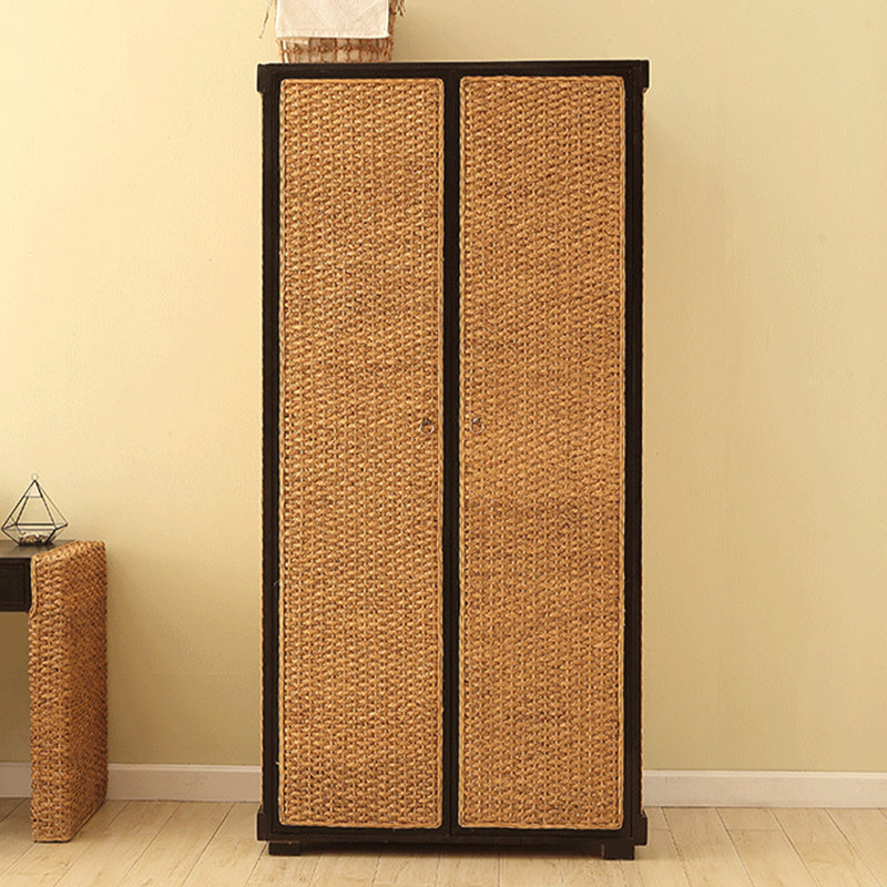 Garde-robe de luxe en rotin clair