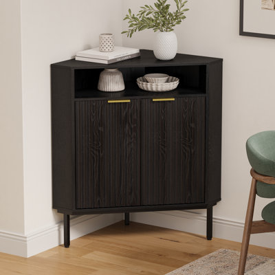 Armoire de coin moderne cannelée de 36 po avec portes, solution de rangement pour petits espaces avec tablette réglable et pieds en métal pour le salon, la salle de bain