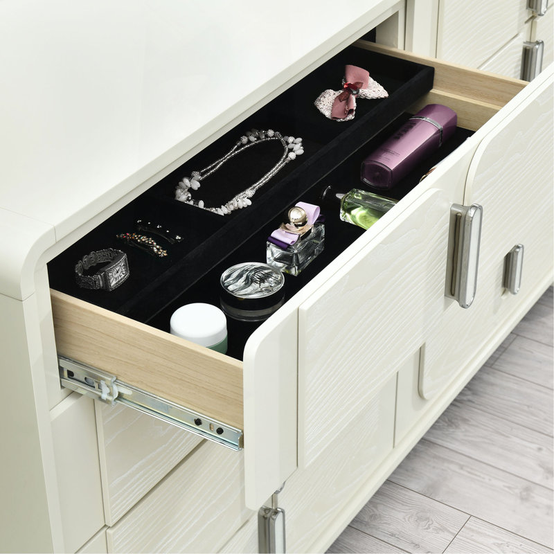 Commode avec poignées alignées et finition à panneau lisse
