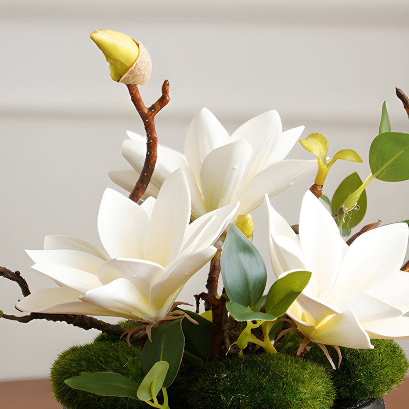 Ornements de fleurs simulées