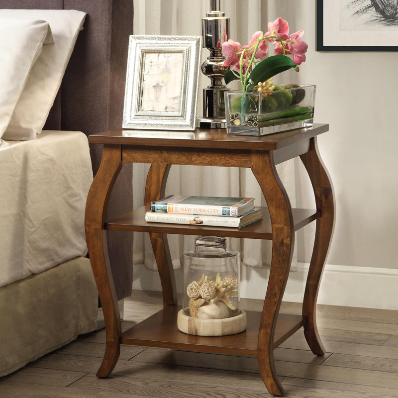 Table d'appoint Becci, Noyer