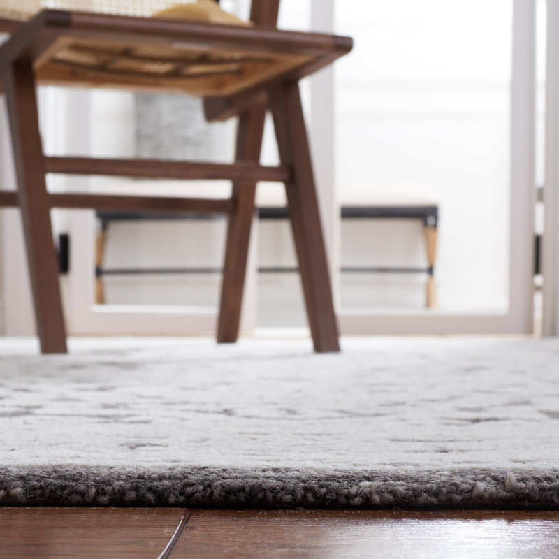 Gray and Ivory Hand-Tufted Wool Medallion Area Rug 3' x 5'
