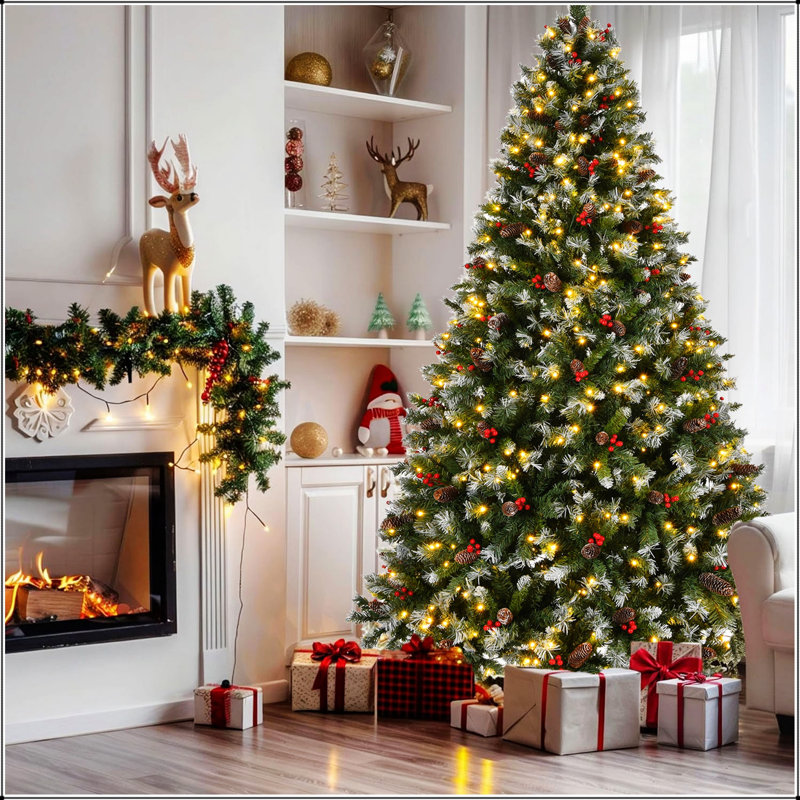 Arbre de Noël artificiel pré-éclairé avec baies et pommes de pin givrées