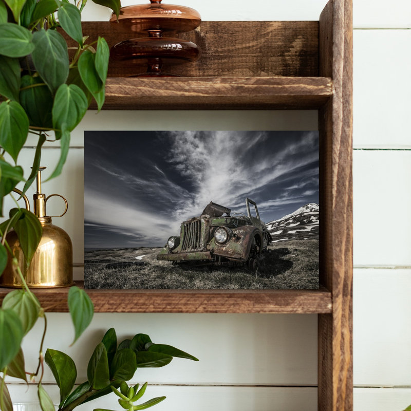 Camion abandonné, ciel de montagne, paysage abstrait spectaculaire de style vintage, affiche murale, H 12 po x l 18 po
